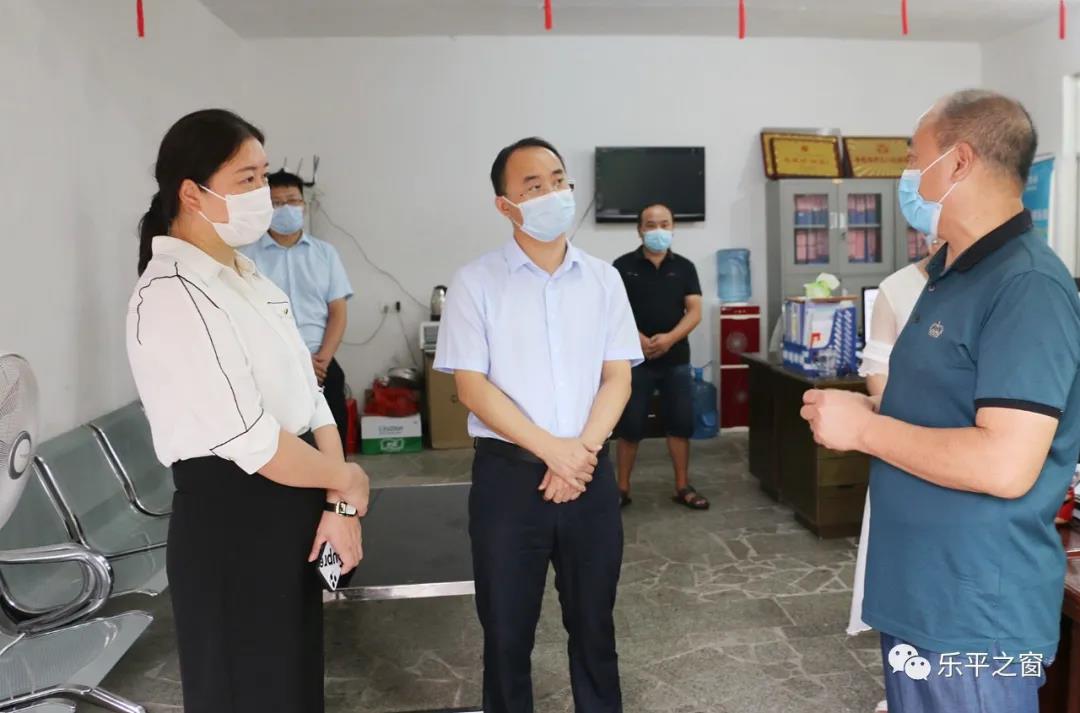 吴艳"四不两直"督导检查疫苗接种工作 - 乐平市人民政府