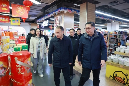 吴艳率队调研市场保供、食品安全及消防安全工作