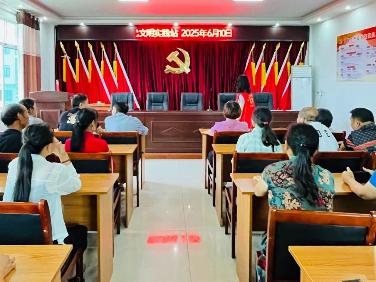 0c2b9bfdd66c06f0c7ef17b7249cc6f1.jpg